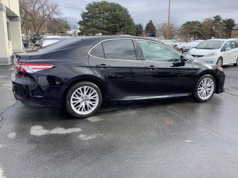 Used 2018 Toyota Camry XLE image 10