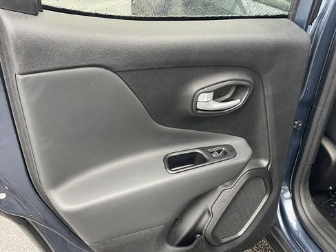 Used 2023 Jeep Renegade Latitude w/ Premium Group image 21