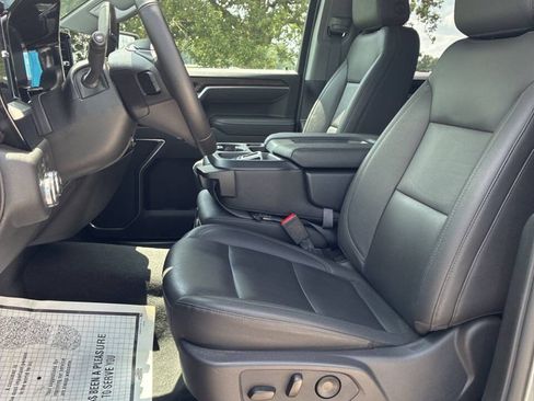 Used 2026 GMC Sierra 1500 SLT AWD/4WD image 3