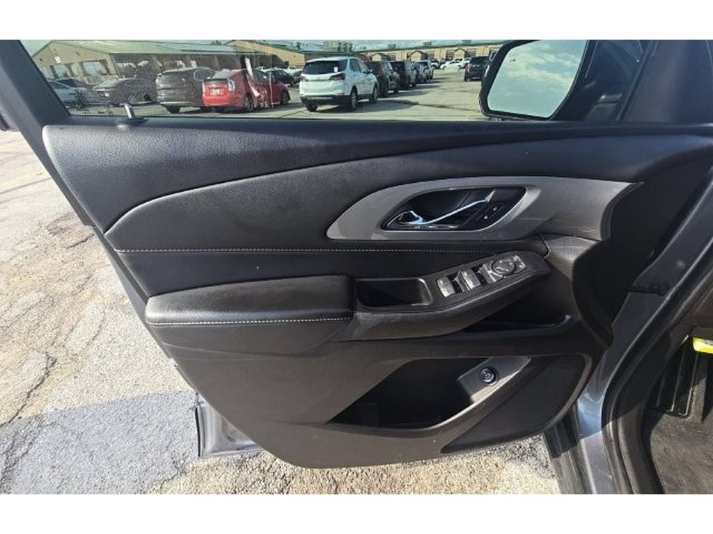 Used 2021 Chevrolet Traverse LT FWD image 7