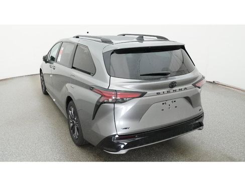 New 2026 Toyota Sienna XSE FWD image 6