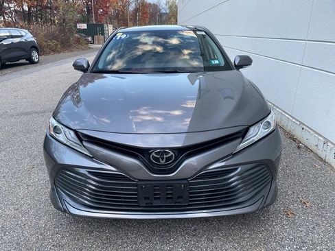 Used 2019 Toyota Camry XLE image 3