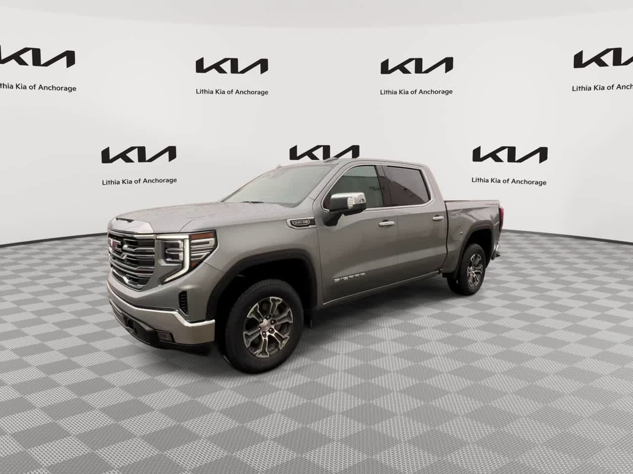 Used 2025 GMC Sierra 1500 SLT AWD/4WD image 4