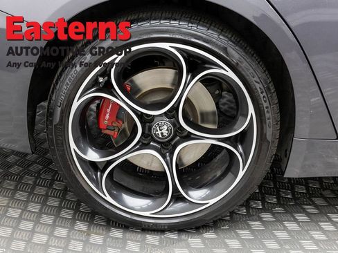 Used 2024 Alfa Romeo Giulia Veloce AWD/4WD image 29
