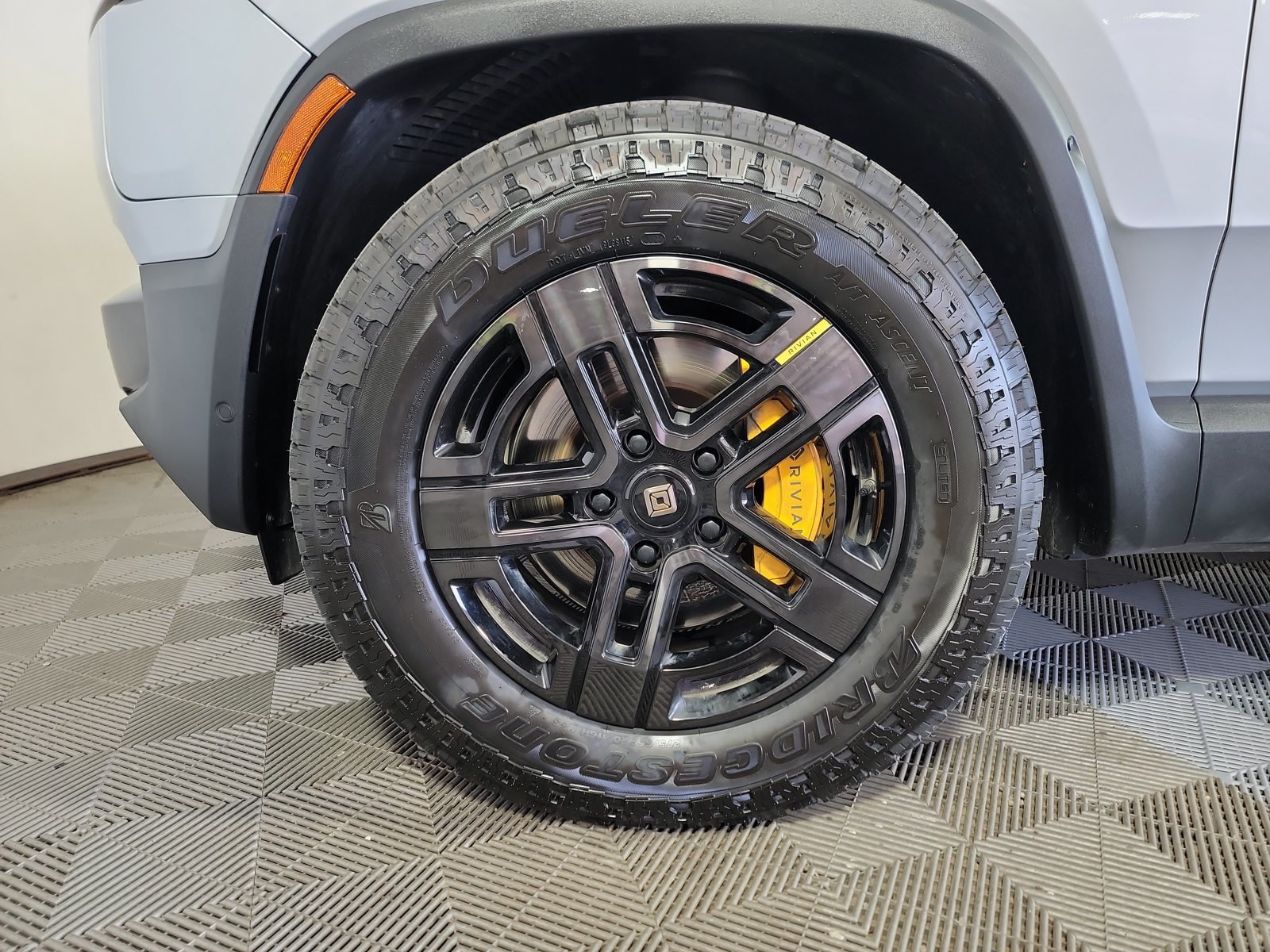 Used 2023 Rivian R1S Adventure Quad AWD/4WD image 9