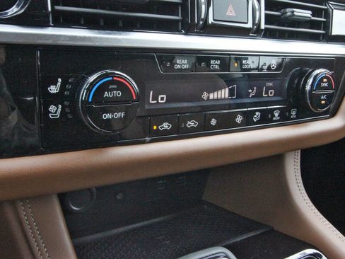 Certified 2025 Nissan Pathfinder Platinum w/ Cargo Package FWD image 28