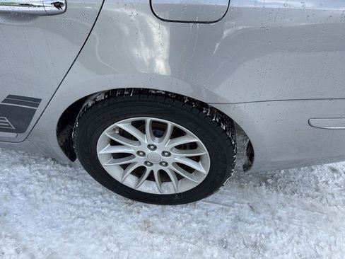 Used 2011 Hyundai Genesis 3.8 image 5