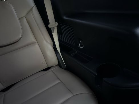 Used 2023 Ford Explorer Limited image 32