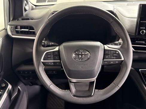 Certified 2025 Toyota Sienna XLE Woodland Edition AWD/4WD image 28