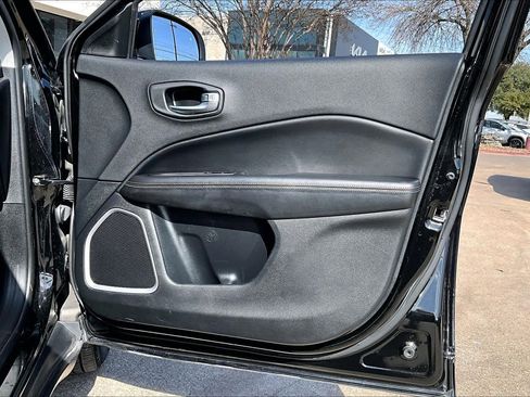 Used 2020 Jeep Compass Latitude image 22