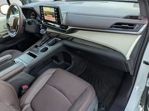 Used 2023 Toyota Sienna Platinum image 22