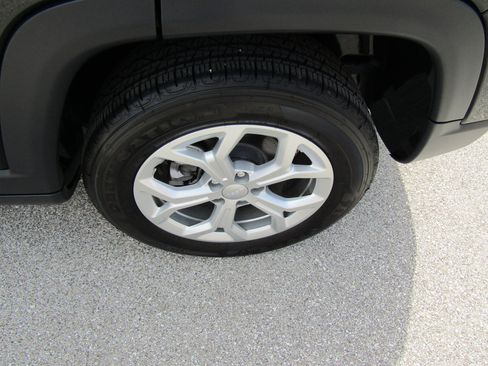 Used 2024 Jeep Compass Latitude AWD/4WD image 10