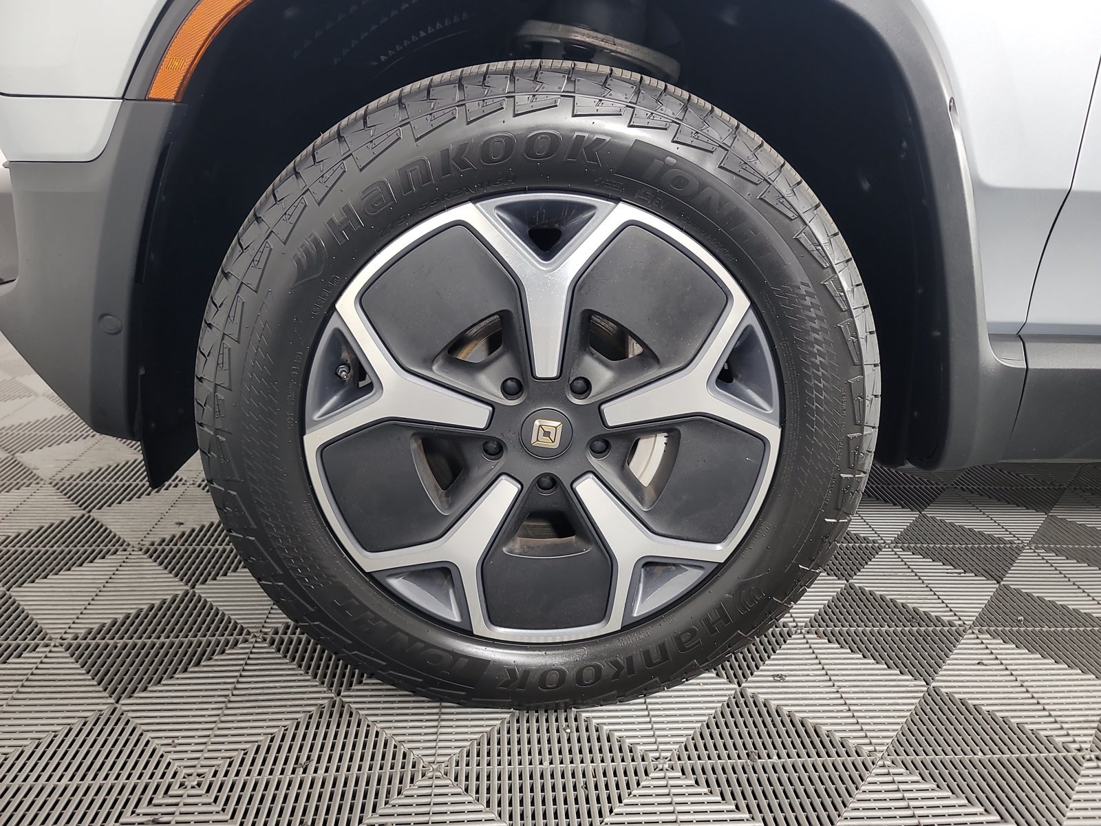Used 2023 Rivian R1T Adventure Dual AWD/4WD image 9