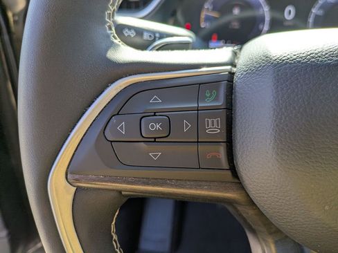 Used 2023 Jeep Grand Cherokee Limited AWD/4WD image 17