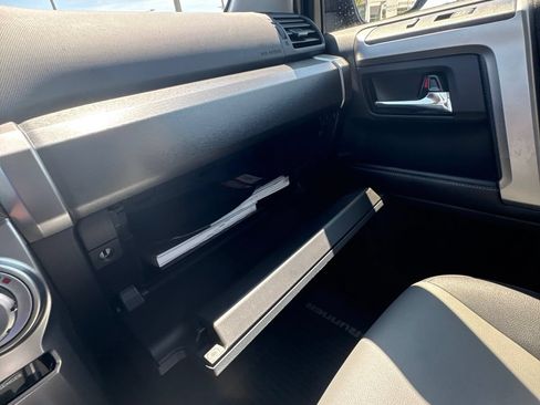 Used 2018 Toyota 4Runner SR5 Premium RWD image 31