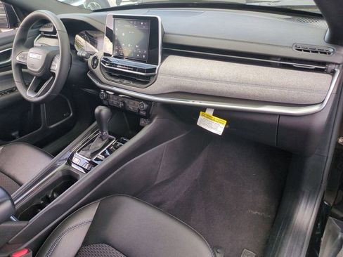 Used 2025 Jeep Compass Latitude w/ Sun & Sound Group AWD/4WD image 26