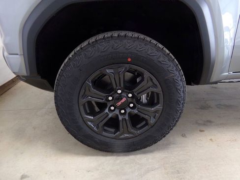 New 2025 GMC Canyon Elevation w/ Convenience Package image 31