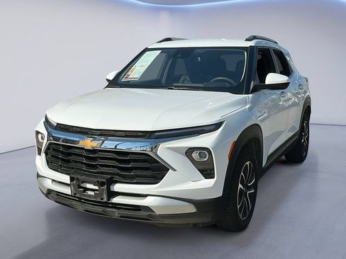Used 2025 Chevrolet TrailBlazer LT FWD image 1