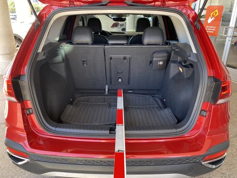 Certified 2023 Volkswagen Taos SE w/ Panoramic Sunroof Package FWD image 18