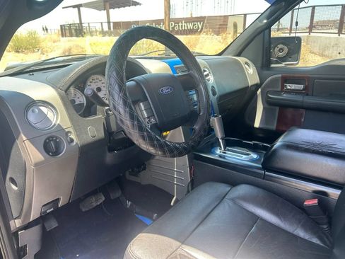 Used 2005 Ford F150 Lariat RWD image 9