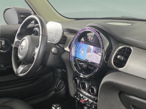 Used 2024 MINI Cooper 2-Door Hardtop image 21