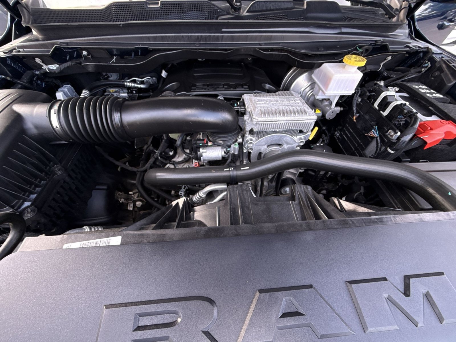 Used 2024 RAM 1500 Laramie RWD image 28