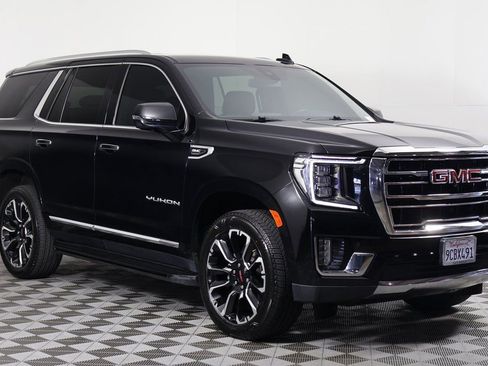 Used 2022 GMC Yukon SLT w/ SLT Luxury Package AWD/4WD image 3