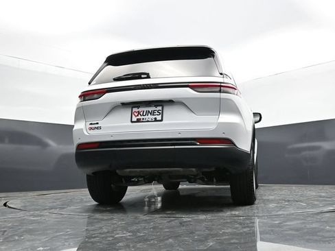 Used 2025 Jeep Grand Cherokee Altitude AWD/4WD image 47