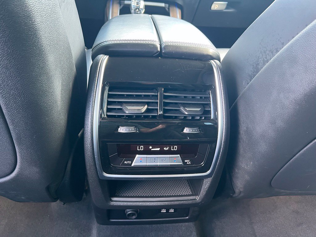 Used 2020 BMW X7 xDrive40i w/ Premium Package AWD/4WD image 24