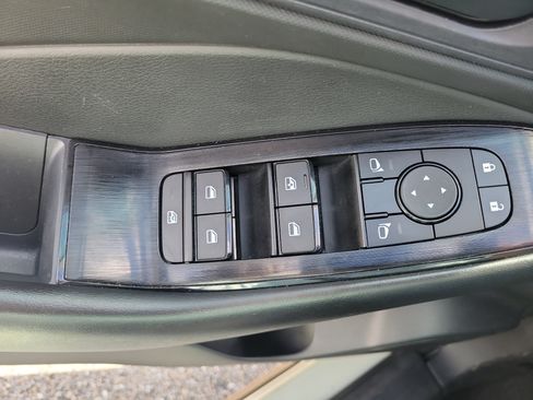 Used 2024 Nissan Rogue S FWD image 25