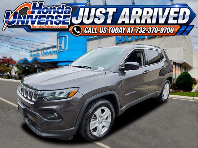 Used 2022 Jeep Compass Latitude FWD image 1