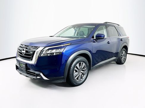 Used 2025 Nissan Pathfinder SV AWD/4WD image 3