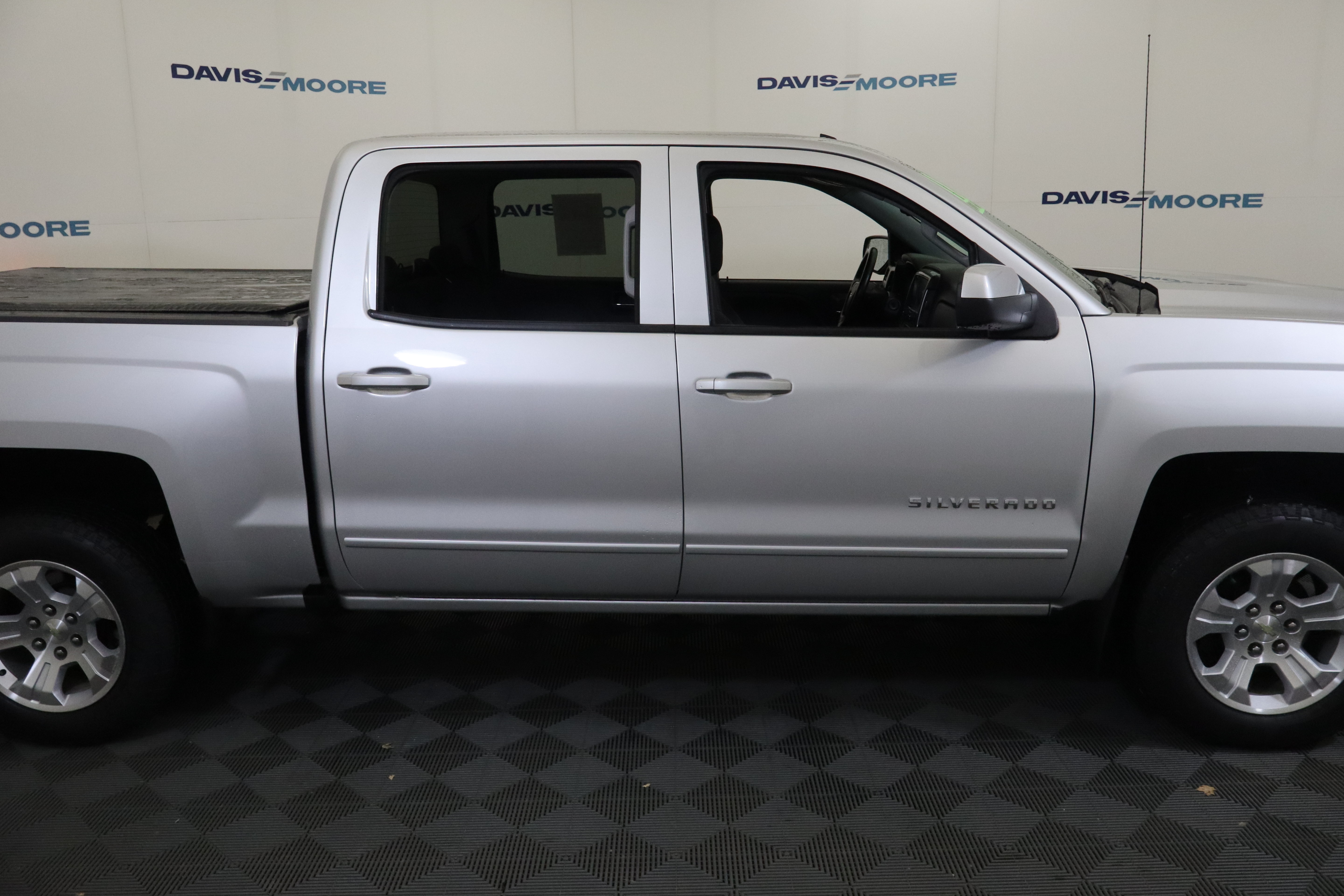 Used 2018 Chevrolet Silverado 1500 LT w/ All Star Edition AWD/4WD image 5