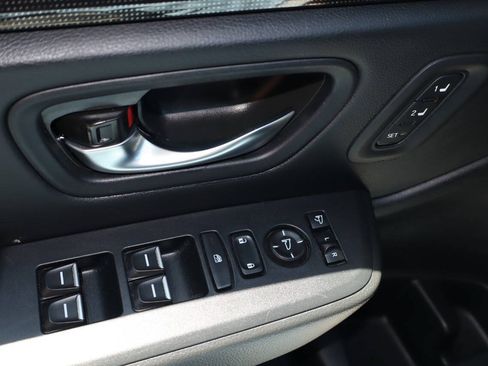 Used 2025 Honda Pilot Elite image 18