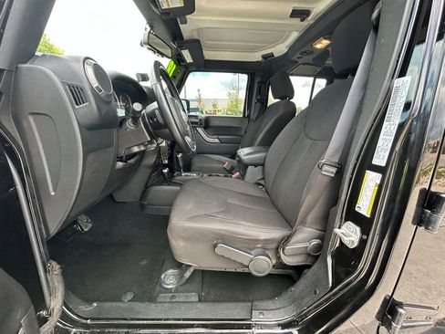Used 2018 Jeep Wrangler Unlimited Sport S AWD/4WD image 13