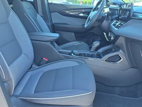 Used 2025 Chevrolet TrailBlazer LT AWD/4WD image 30