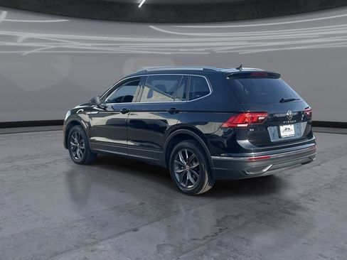 Used 2023 Volkswagen Tiguan SE w/ Panoramic Sunroof Package FWD image 4