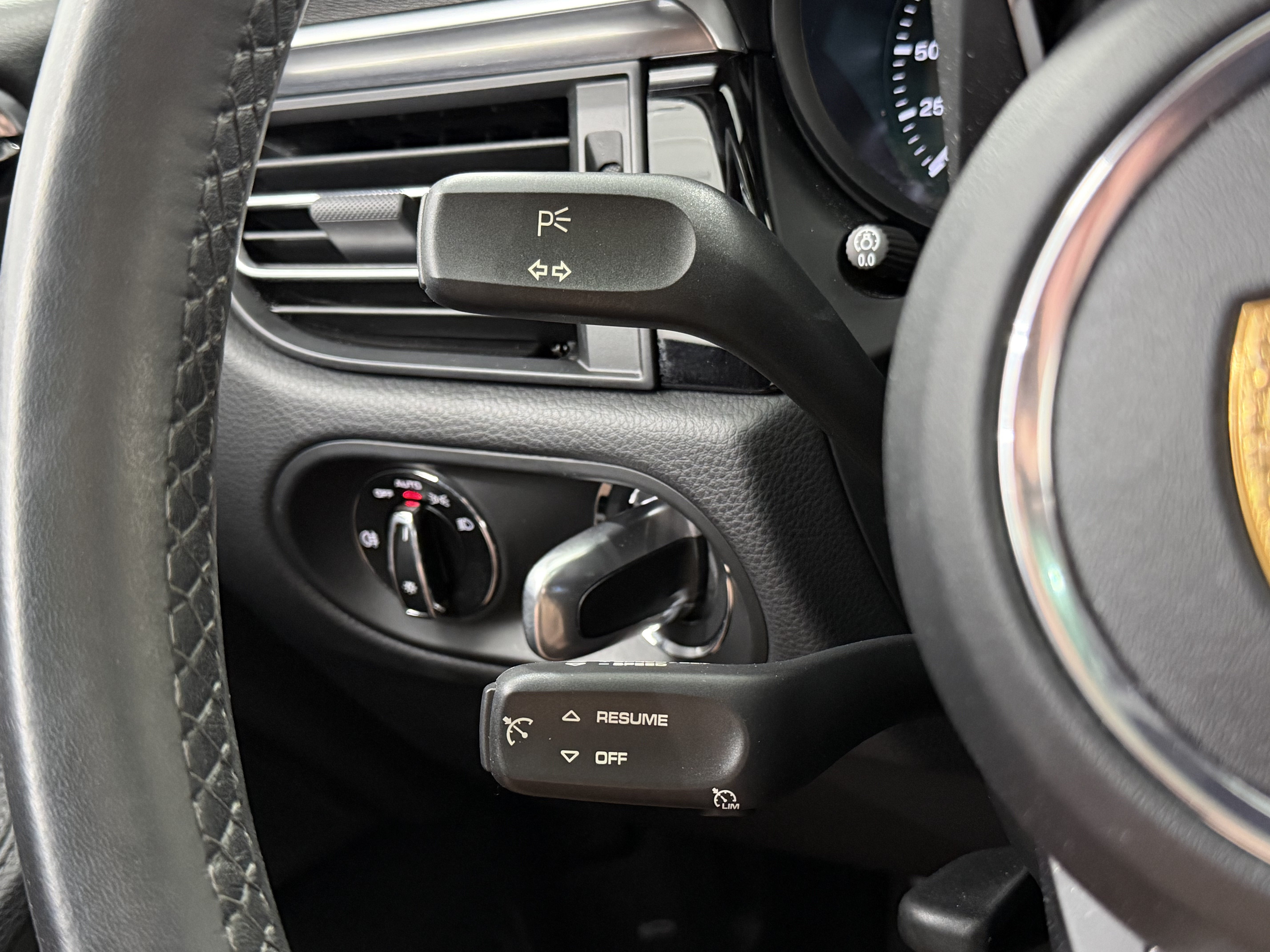 Used 2022 Porsche Macan AWD/4WD image 43