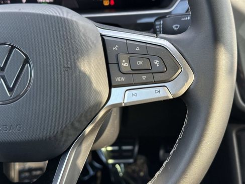 Used 2023 Volkswagen Tiguan SE R-Line image 8