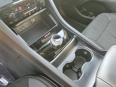 New 2025 Jeep Grand Cherokee Altitude image 18