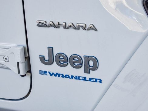 Used 2023 Jeep Wrangler Unlimited Sahara w/ Cold Weather Group image 9