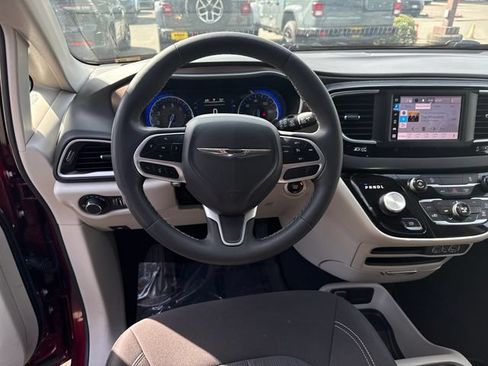 Used 2023 Chrysler Voyager LX FWD image 18