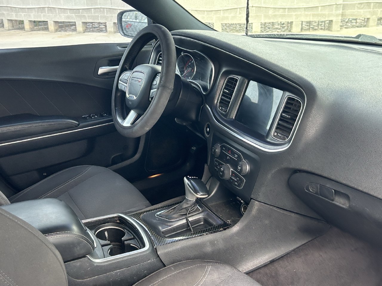 Used 2017 Dodge Charger SXT RWD image 8