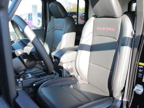 Used 2026 Jeep Wrangler Unlimited Rubicon image 5