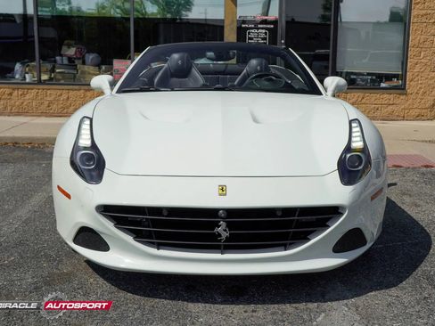Used 2015 Ferrari California T RWD image 2