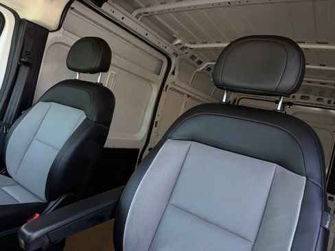 Used 2024 RAM ProMaster 2500 w/ Convenience Group FWD image 10