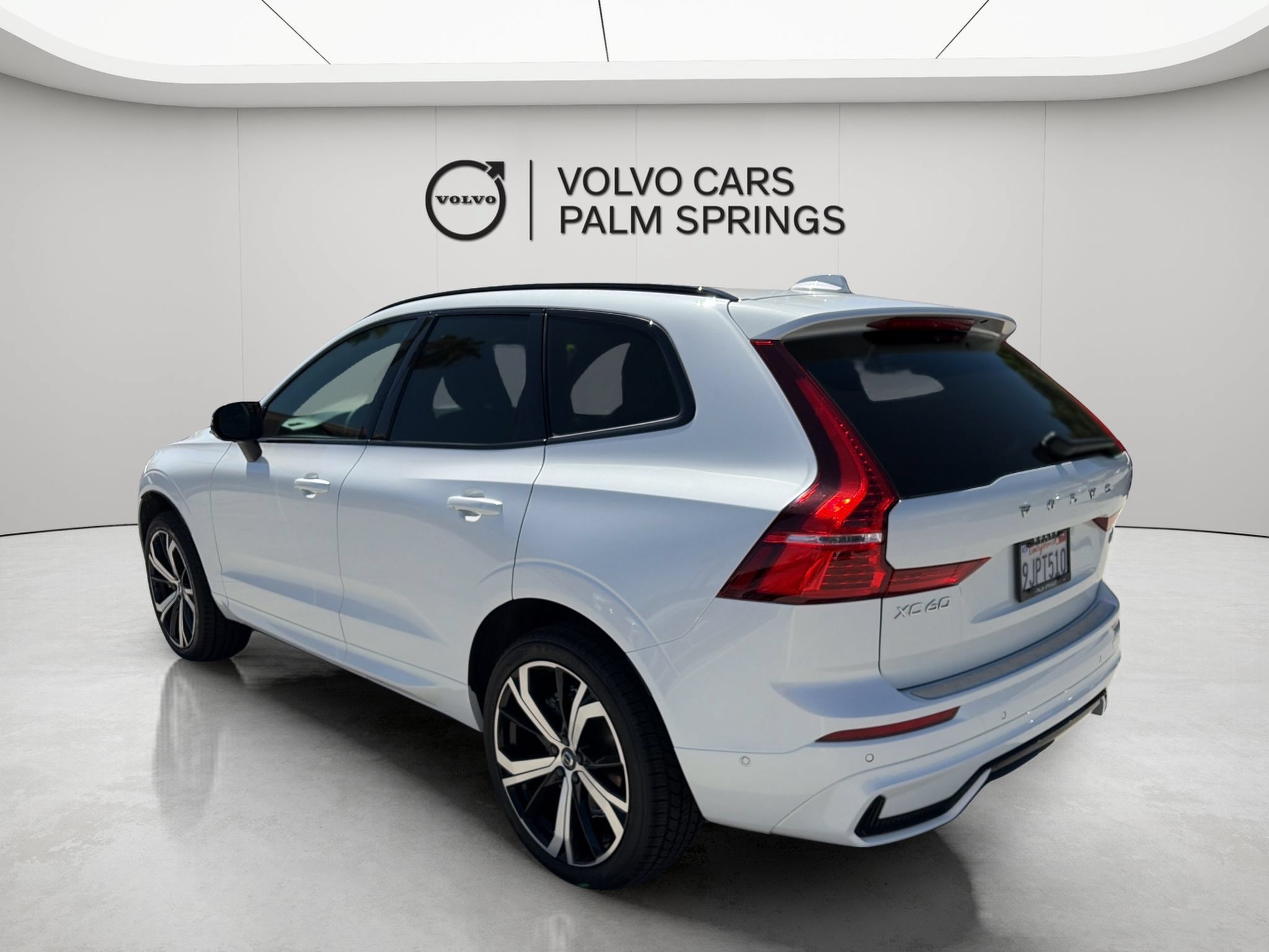 Used 2023 Volvo XC60 B6 Ultimate w/ Protection Package Premier AWD/4WD image 4