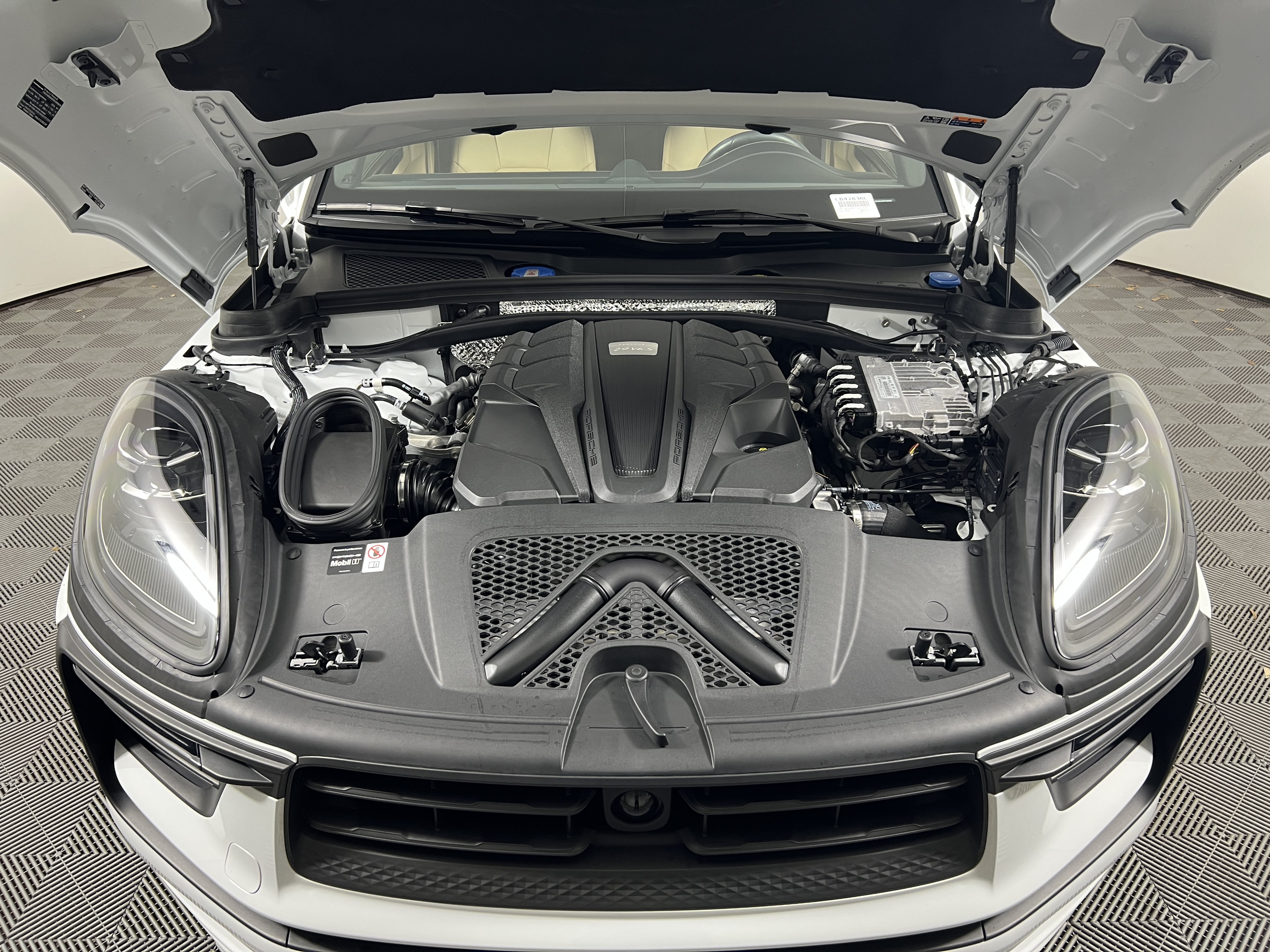 Certified 2026 Porsche Macan S AWD/4WD image 22