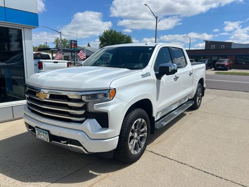 Used 2023 Chevrolet Silverado 1500 High Country w/ Technology Package AWD/4WD image 2