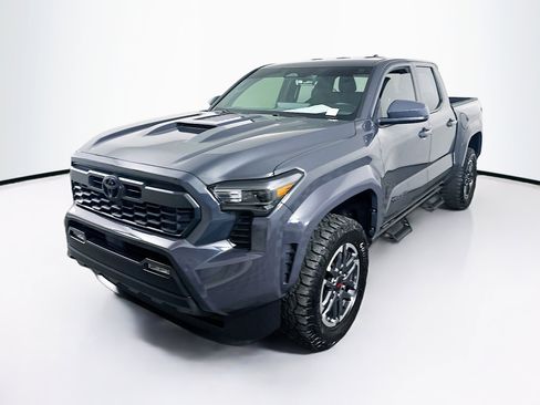 Used 2024 Toyota Tacoma TRD Sport AWD/4WD image 3